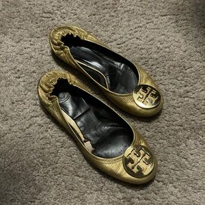 Gold Minnie Tory Burch Flats with Gold Emblem